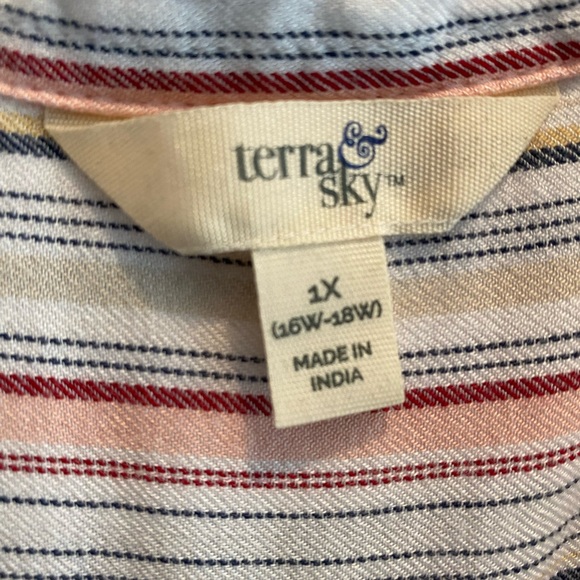 Terra & Sky Button Down 1X - Picture 2 of 3